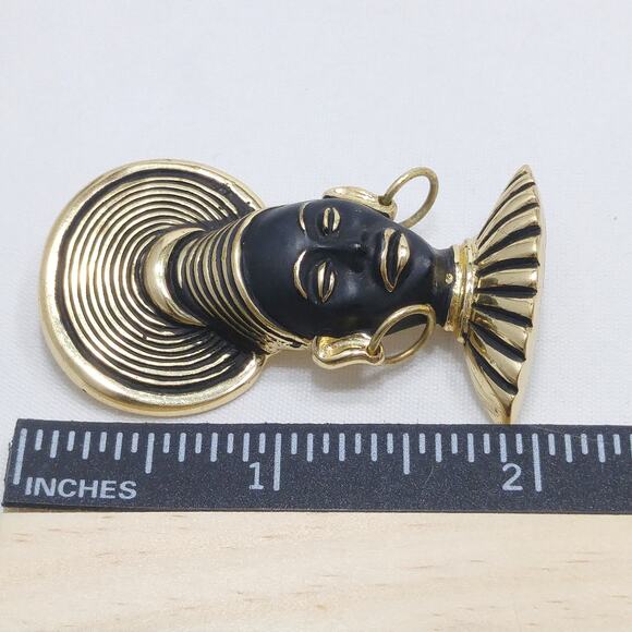 Vintage 1950s African Princess Brooch, Gold Plated. Black Enamel - Picture 5 of 10